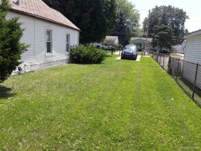 14935 Shirley Ave in Warren, MI - Building Photo - Building Photo