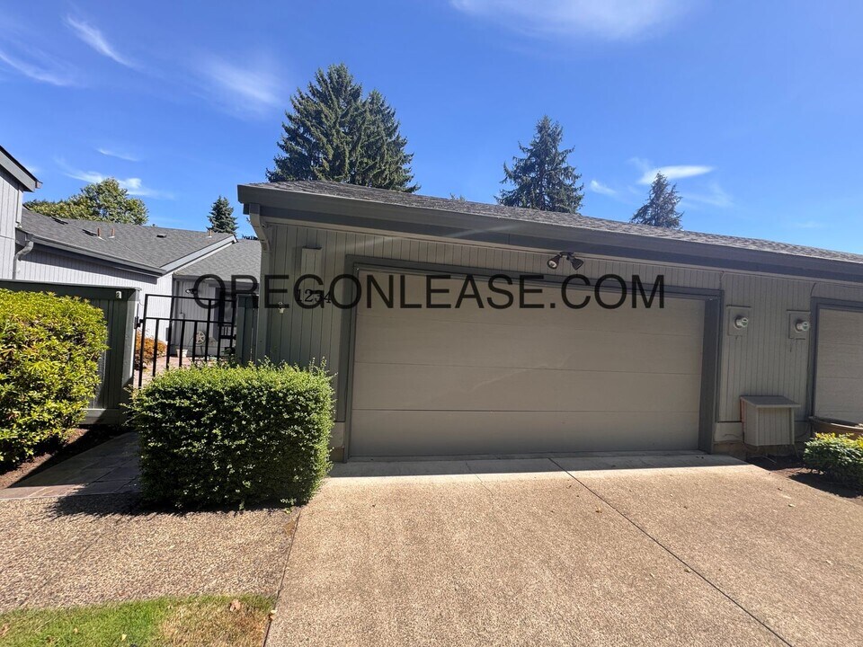 1234 Spyglass Dr in Eugene, OR - Building Photo