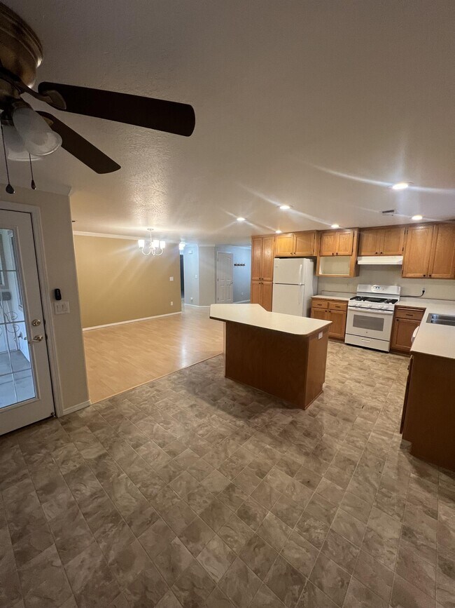 1740 Louise Ave in Medford, OR - Building Photo - Building Photo