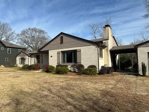 Gorgeous and updated home in Heart of Auburn in Auburn, AL - Building Photo - Building Photo