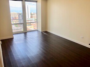 733 N Wells St in Chicago, IL - Foto de edificio - Building Photo