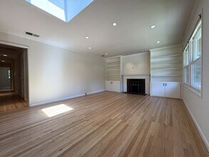 2111 Menalto Ave in Menlo Park, CA - Building Photo - Building Photo