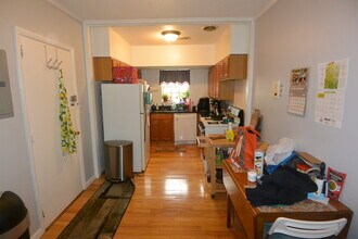 178 Lake Shore Rd, Unit Four in Boston, MA - Foto de edificio - Building Photo