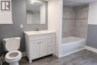 532 Oak Ave in Windsor, ON - Building Photo - Building Photo