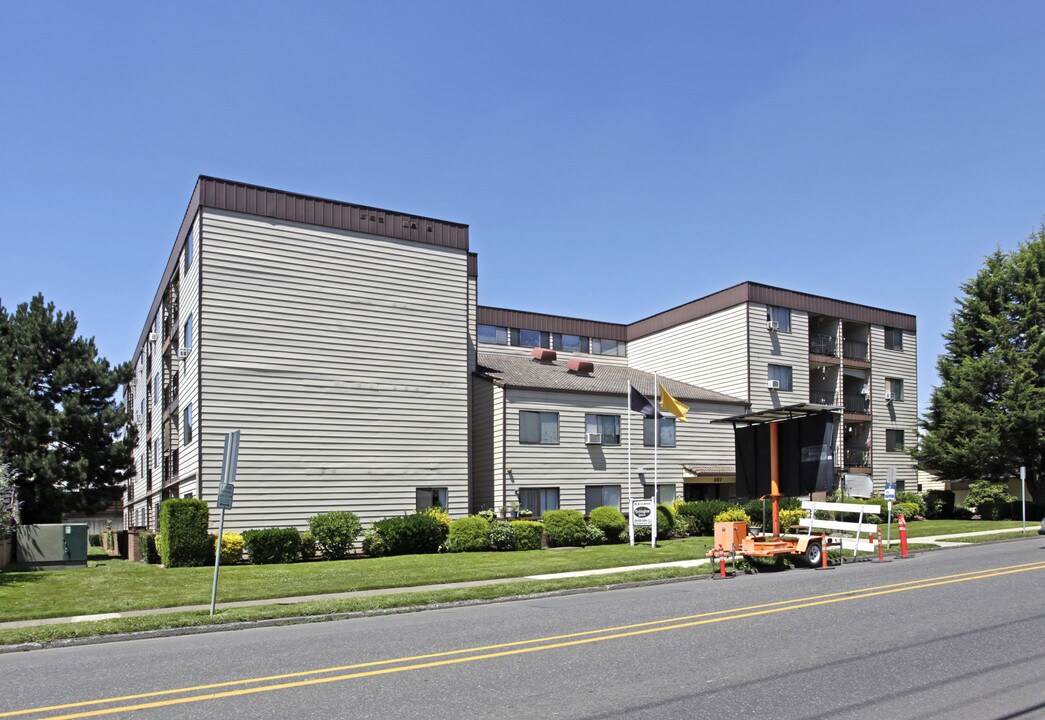 Tarkington Square Apartments in Hillsboro, OR - Building Photo