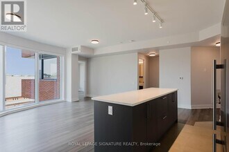 2525 Bathurst St in Toronto, ON - Building Photo - Building Photo