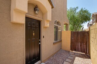2250 E Deer Valley Dr in Phoenix, AZ - Building Photo - Building Photo