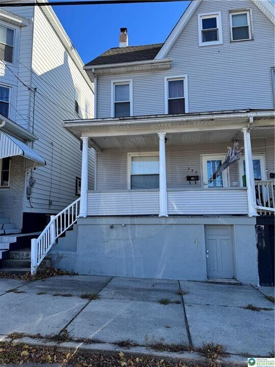 352 W Bertsch St in Lansford, PA - Building Photo