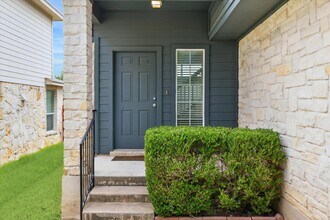 2124 Nestlewood Dr in Austin, TX - Building Photo - Building Photo