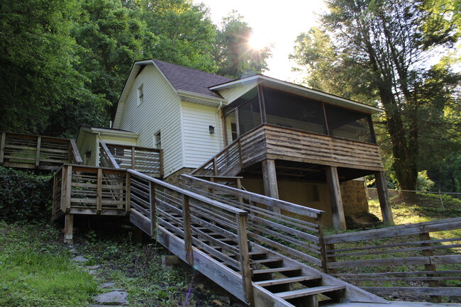 property at 1215 Stonebrook Rd