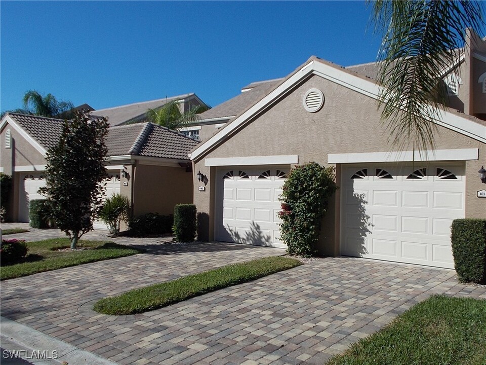 5693 Heron Ln in Naples, FL - Building Photo