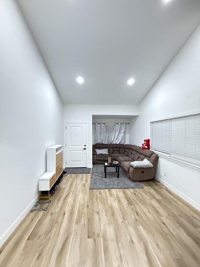 10532 Mills Tower Dr in Rancho Cordova, CA - Building Photo - Building Photo