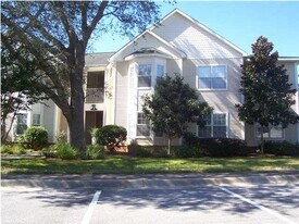 1501 Partin Dr N in Niceville, FL - Building Photo