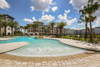 Axis West Apartments in Orlando, FL - Building Photo - Building Photo