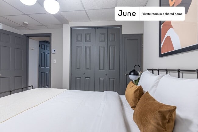 Private bedroom in 5 bed/3 bath Home in Boston, MA - Building Photo - Building Photo