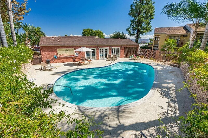1280 W Main St in El Cajon, CA - Building Photo