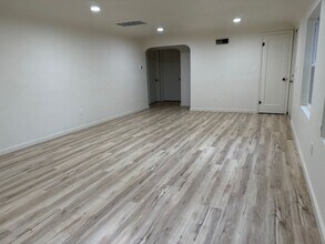 3234 US-20 in Sweet Home, OR - Building Photo - Building Photo