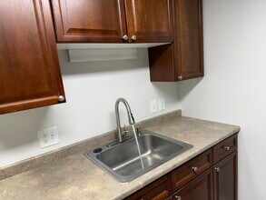 16 Crestview Cir, Unit #174 in Londonderry, NH - Building Photo - Building Photo