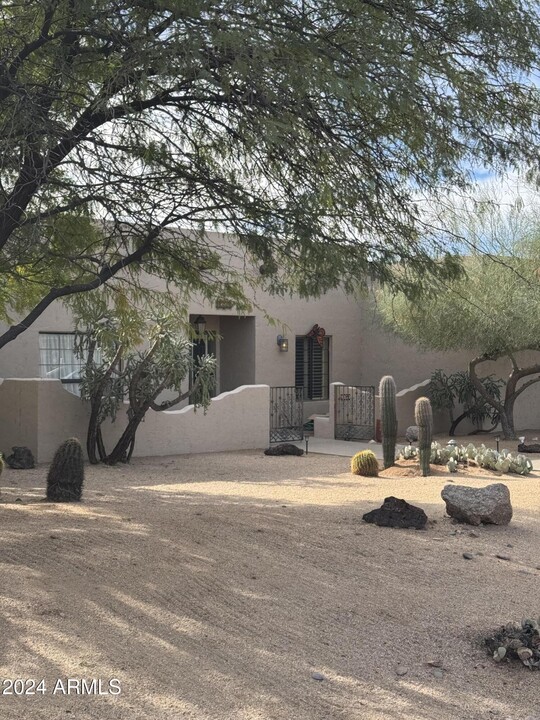 9335 E Casitas Del Rio Dr in Scottsdale, AZ - Building Photo