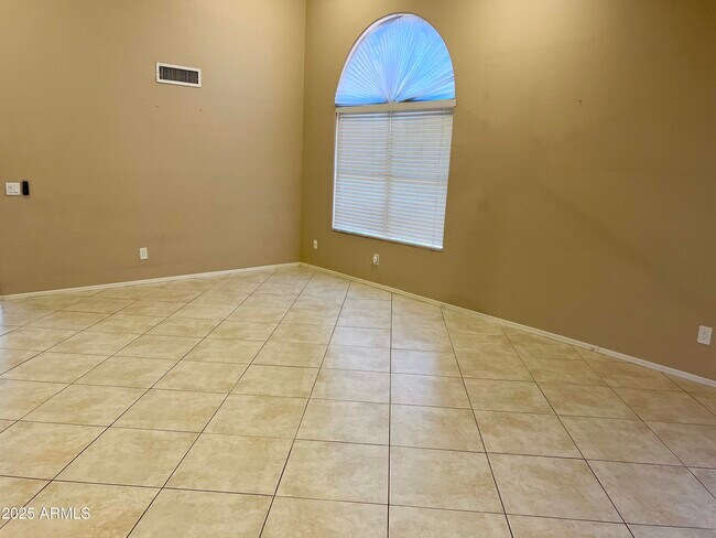 8883 W Maryland Ave in Glendale, AZ - Building Photo - Building Photo