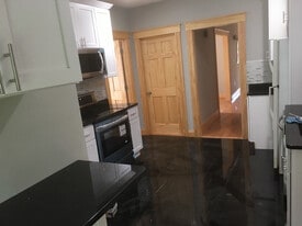 152 Winchester St, Unit 1 in Brookline, MA - Building Photo