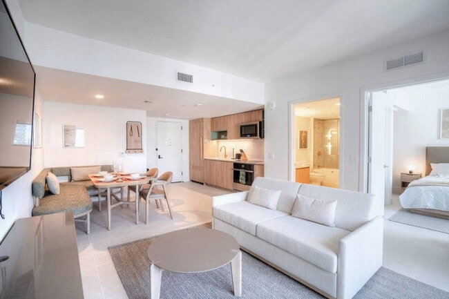 601 NE 1st Ave in Miami, FL - Building Photo - Building Photo