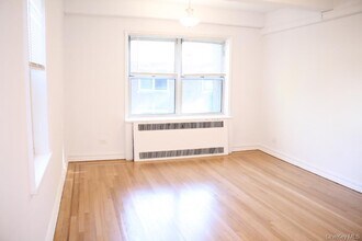766 Palmer Rd in Yonkers, NY - Building Photo - Building Photo