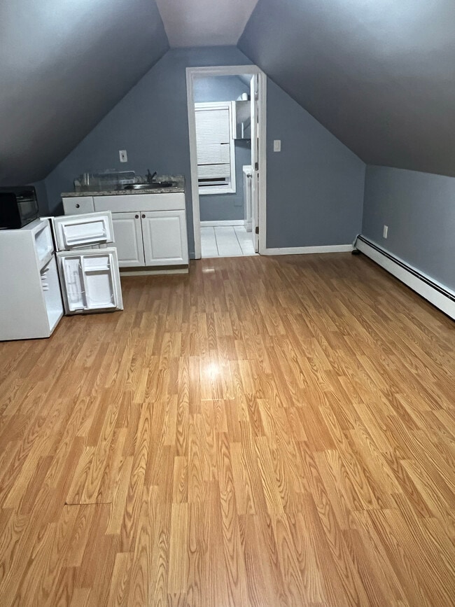 39 Washington Ave, Unit ApartmentStudio in Belleville, NJ - Building Photo - Building Photo