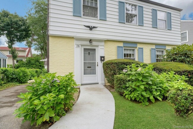 136 White Rd in Scarsdale, NY - Building Photo - Building Photo
