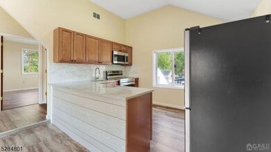 1031 Newton St in North Brunswick, NJ - Building Photo - Building Photo