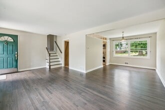8 Crescent Dr in Hanover, NJ - Building Photo - Building Photo
