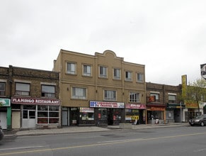2106-2112 Danforth Ave in Toronto, ON - Building Photo - Building Photo