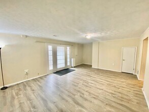 5307 Pooks Hill Rd in Bethesda, MD - Foto de edificio - Building Photo