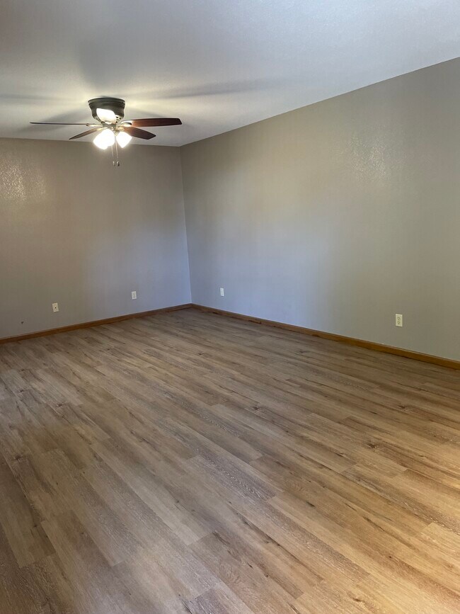 205 Ruth Ave in Scott City, MO - Building Photo - Building Photo