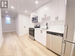 588 Barton St E in Hamilton, ON - Building Photo - Building Photo