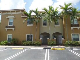 322 Lake Monterey Cir in Boynton Beach, FL - Building Photo