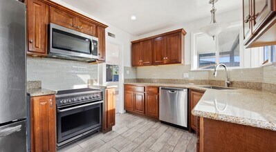 13205 Casimir Ave in Gardena, CA - Foto de edificio - Building Photo