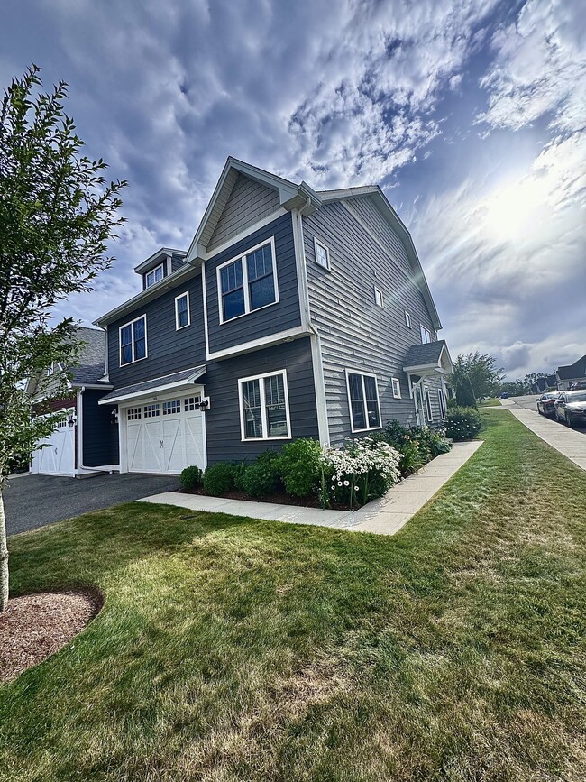 145 Mulholland Wy in North Haven, CT - Building Photo - Building Photo