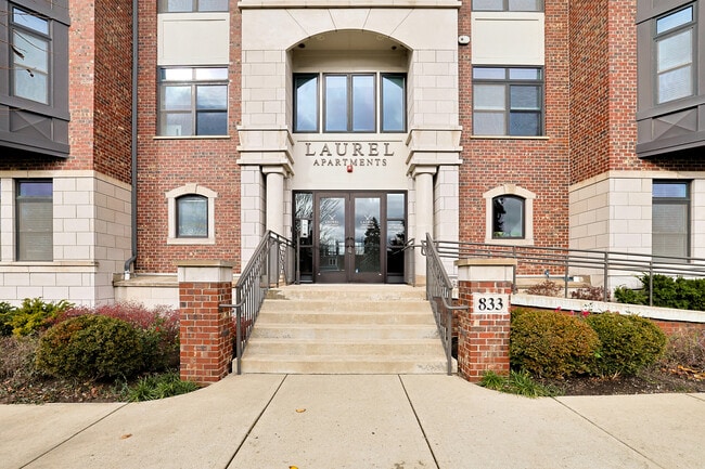 833 Laurel Ave in Highland Park, IL - Building Photo - Building Photo