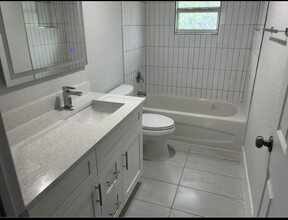 4225 32nd Ave in Vero Beach, FL - Foto de edificio - Building Photo