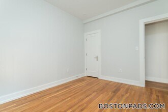 16 Forest St, Unit 02 in Cambridge, MA - Building Photo - Building Photo
