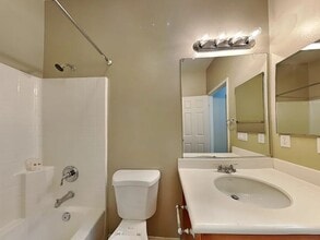 1050 E Agate Ct in Gardena, CA - Building Photo - Building Photo