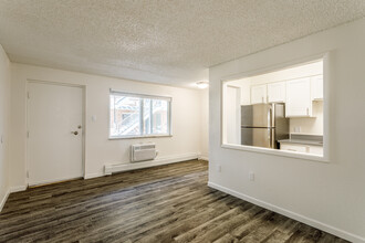 Golden Nugget Apartments in Englewood, CO - Building Photo - Interior Photo