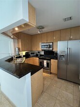 801 Brickell Key Blvd, Unit 1506 in Miami, FL - Foto de edificio - Building Photo
