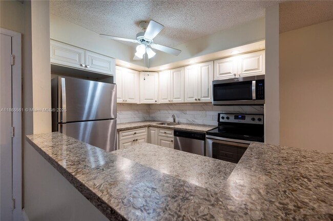 9522 N Belfort Cir in Tamarac, FL - Building Photo - Building Photo