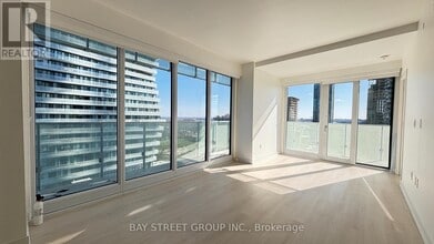 3900 Confederation Pkwy in Mississauga, ON - Building Photo - Building Photo