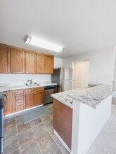 601 S 227th St in Des Moines, WA - Building Photo - Building Photo