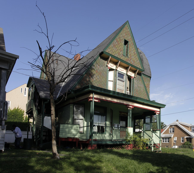 1102 S 31st St in Omaha, NE - Foto de edificio - Building Photo