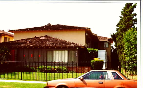 669 E Ruddock St in Covina, CA - Foto de edificio - Building Photo