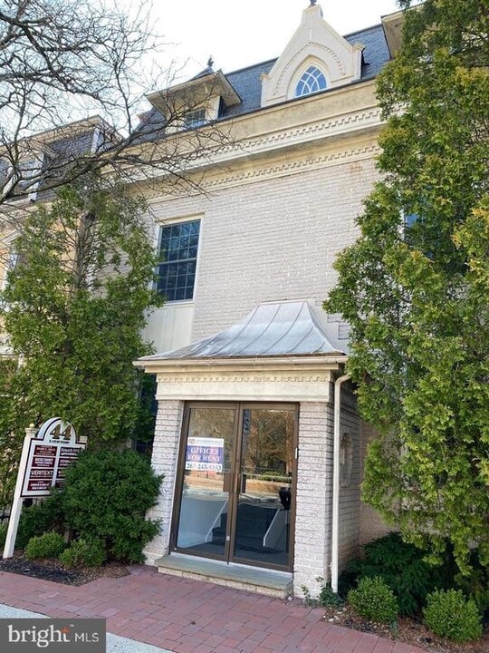 44 E Court St in Doylestown, PA - Building Photo